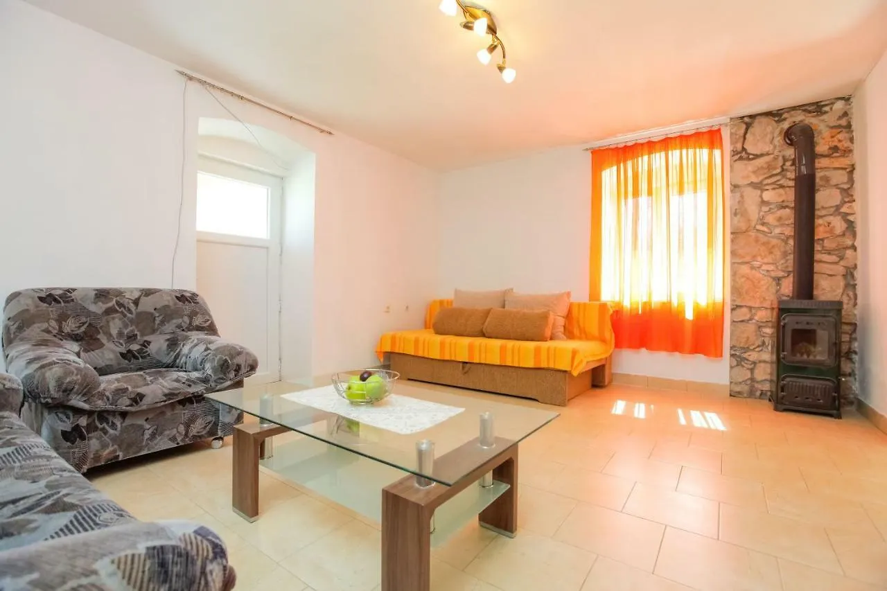 Holiday Hometoni Savar 0*,  Croatia