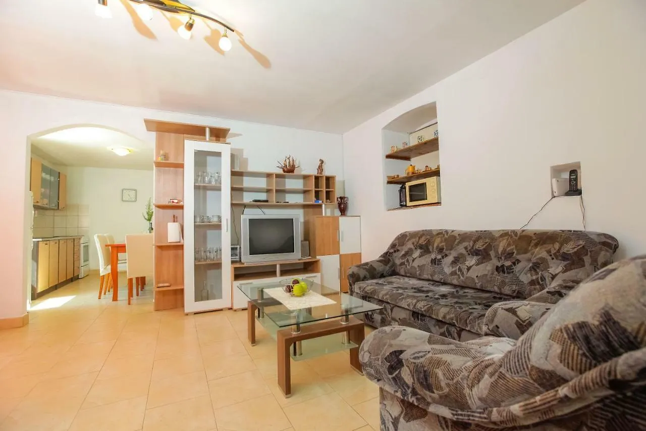 Holiday Hometoni Savar 0*,  Croatia