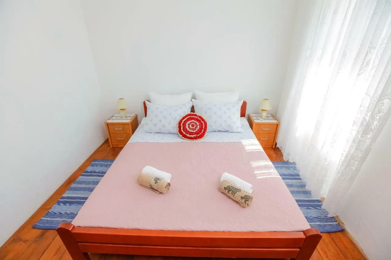 Holiday Hometoni Savar 0*,